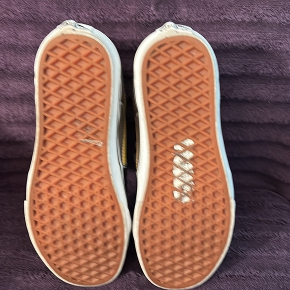 VANS - Picture 4 of 7